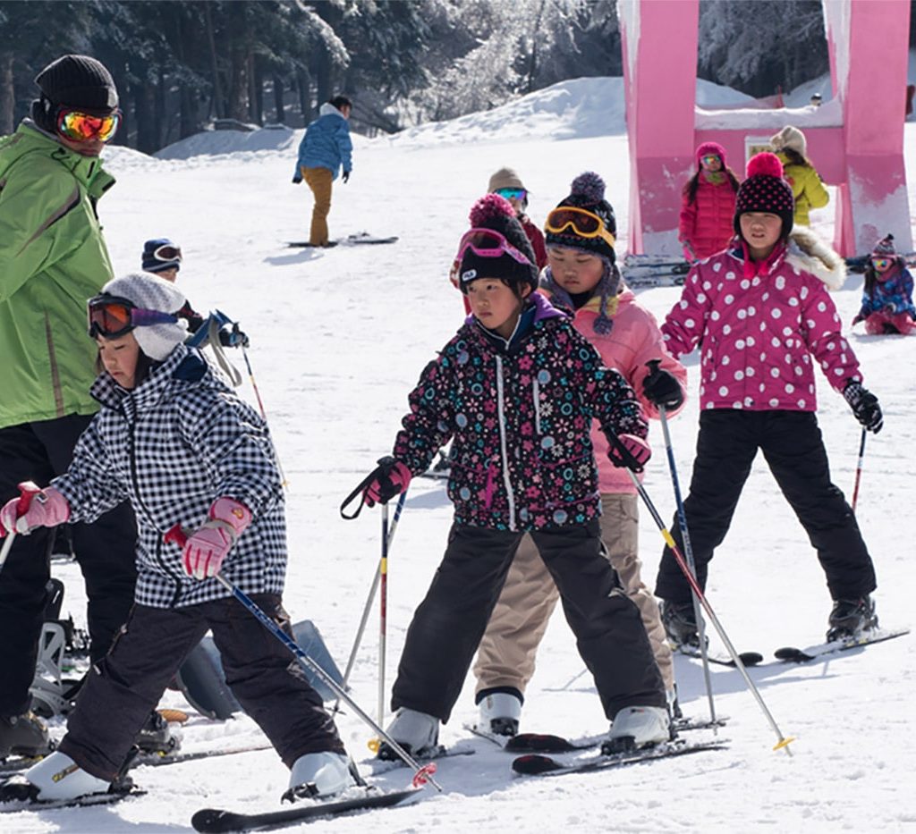 Kids ski lesson Japan